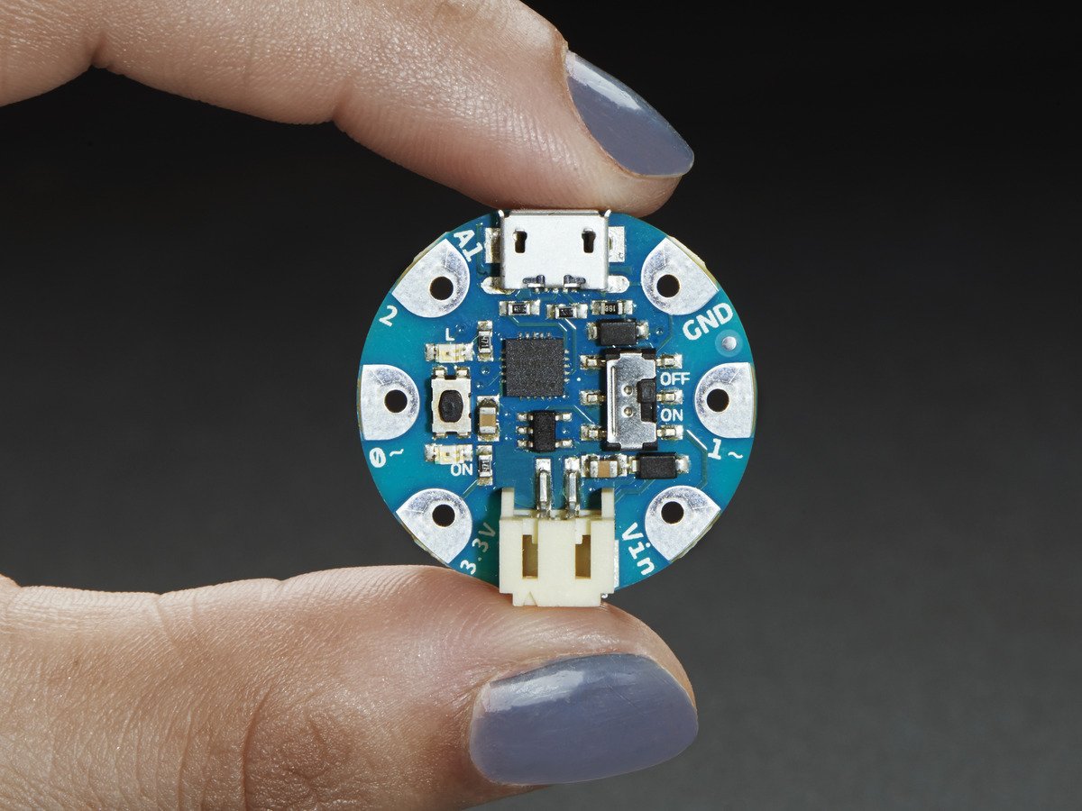 Adafruit arduino. Ардуино Гемма. Arduino круглая. Arduino Lilypad проекты. Миниатюрный дисплей для ардуино круглый.