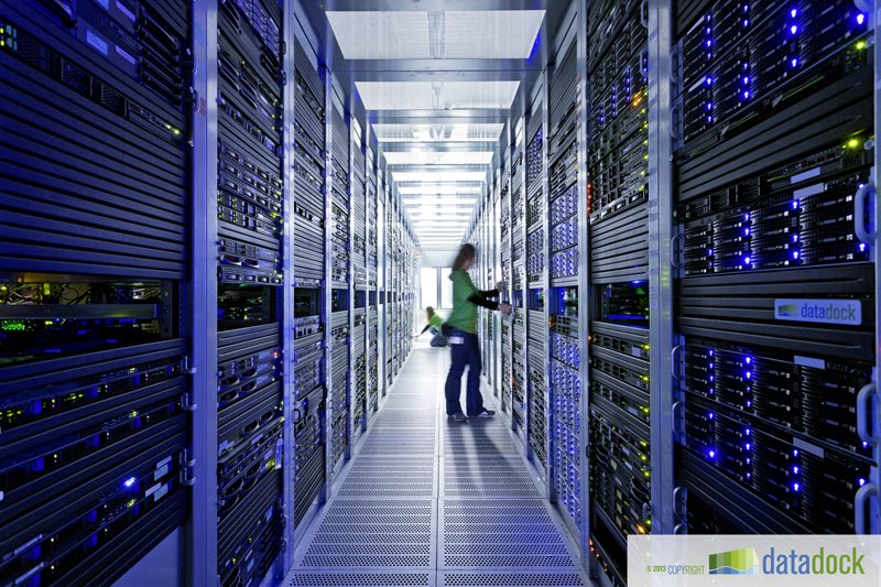 Сеть стоя. Биг Дата центр. Дата центр в Нюрнберге. Serverless фото. Hetzner 10gbit