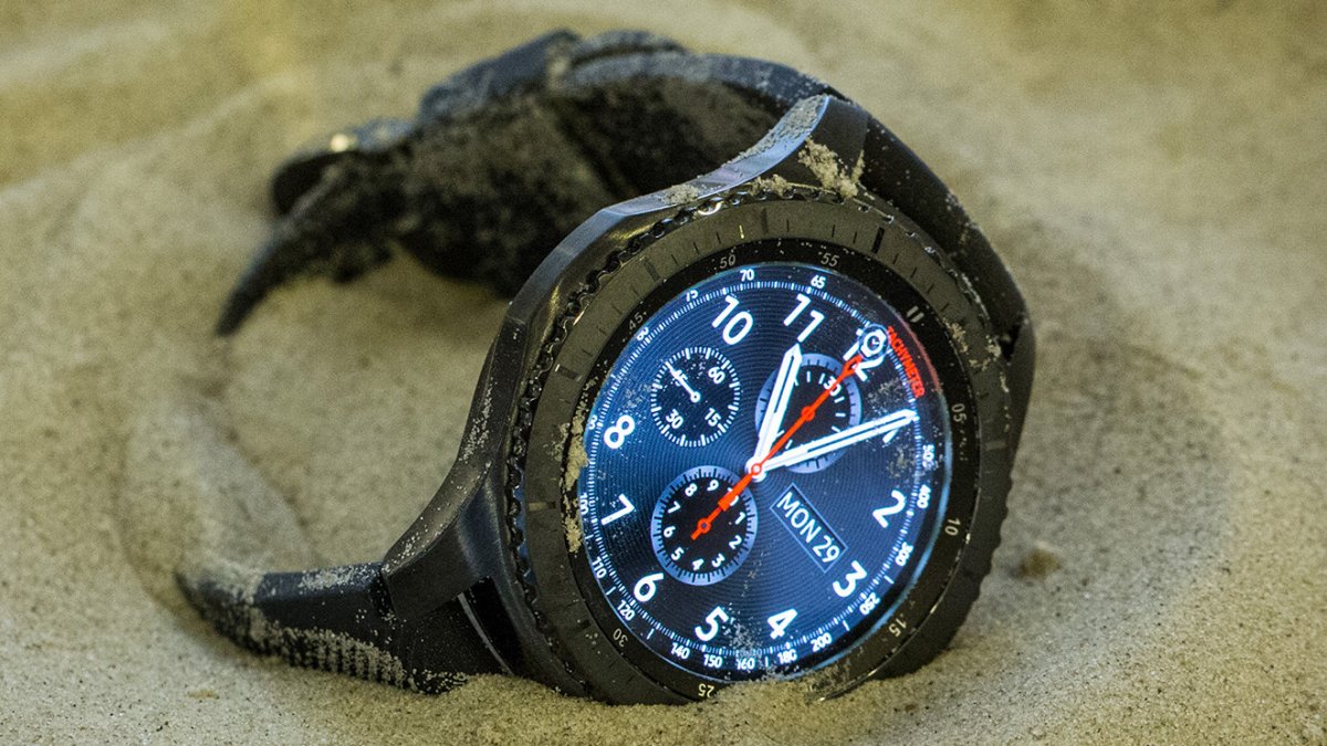 Neue Samsung Smartwatches Gear S3 frontier und Gear S3 classic mit Tizen heise online