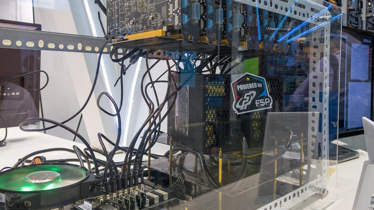 Hardware fürs Mining von Bitcoins und Ethereum | heise online