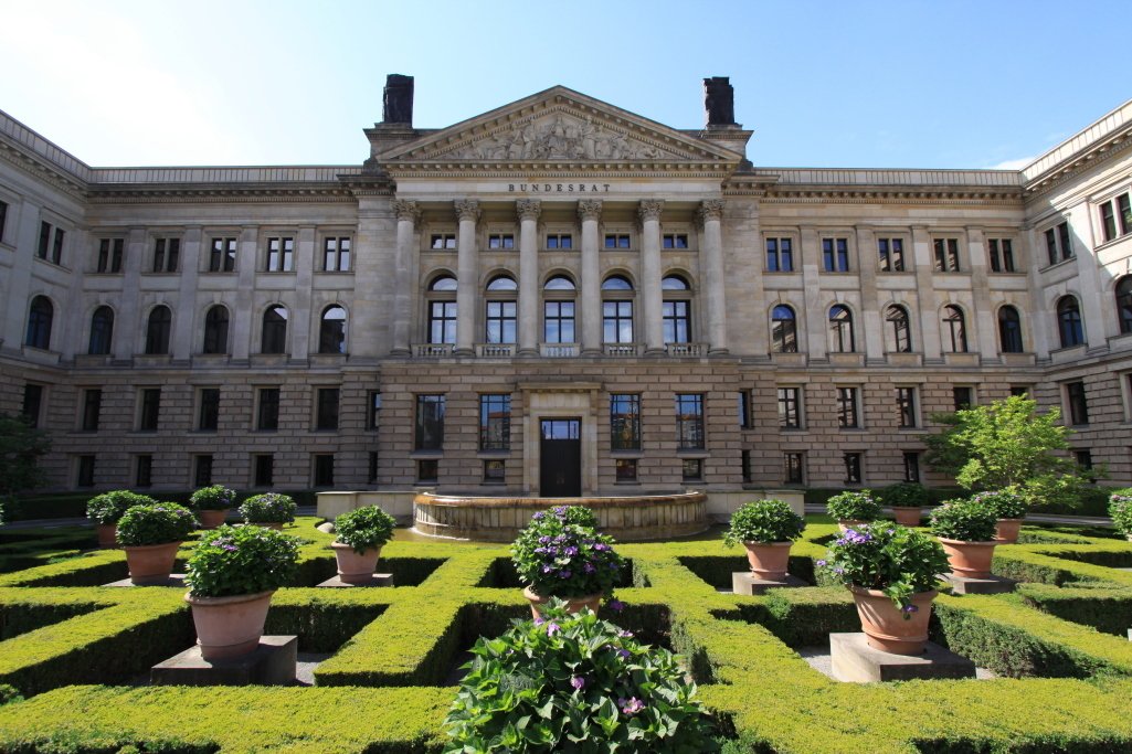 Bundesrat winkt Reformen von Kartenzahlungen, Reiserecht, Wetterdienst und Datenschutz durch ...