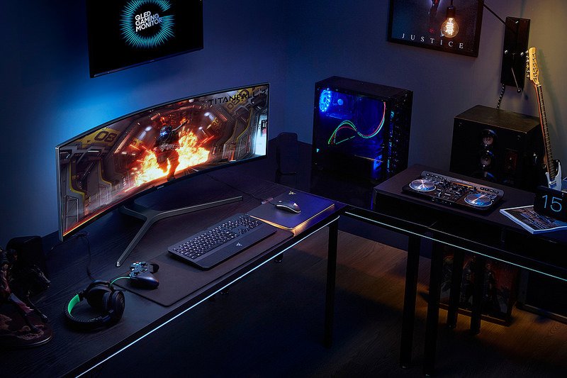 Samsung zeigt riesigen GamingMonitor mit Quantenpunkten und neue QLED
