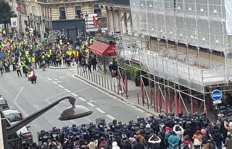 Gelbe Westen - Protestform des 21. Jahrhunderts? | Telepolis
