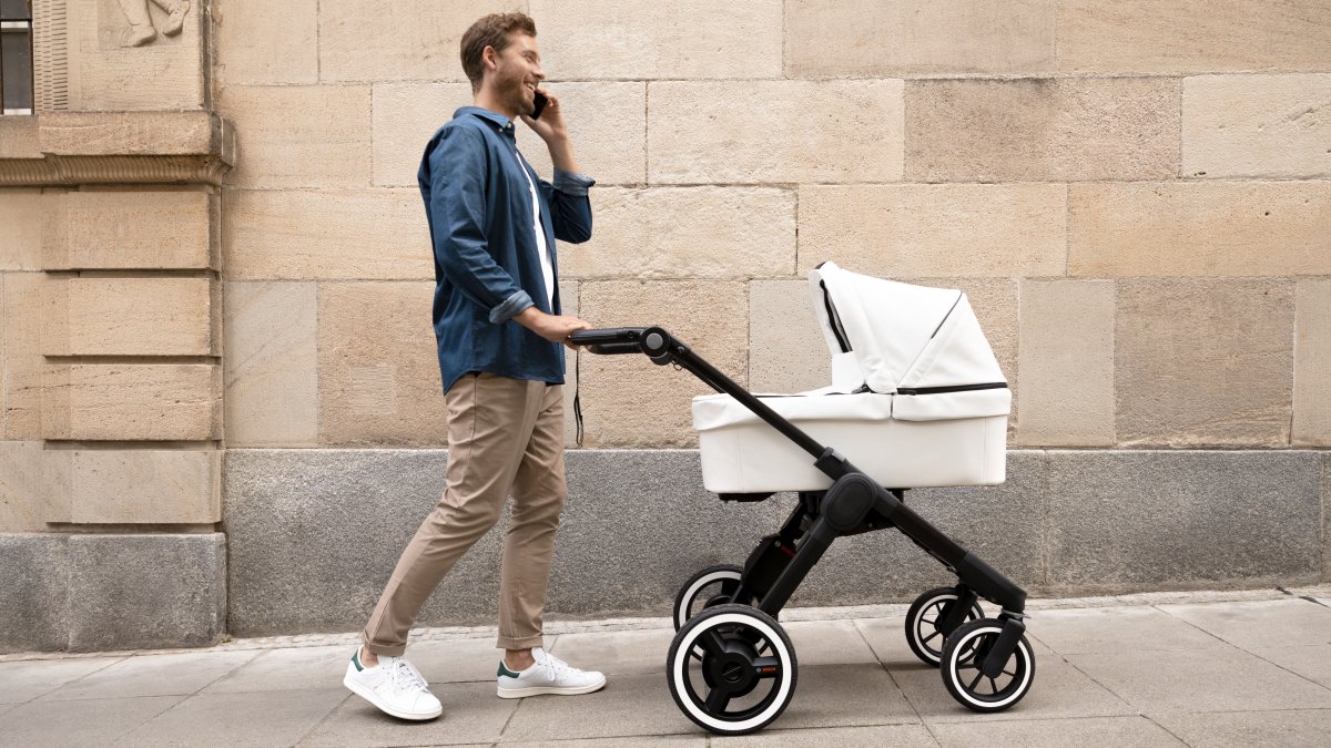 Kommentar: Auf jedem Radweg Vorfahrt für den E-Kinderwagen!