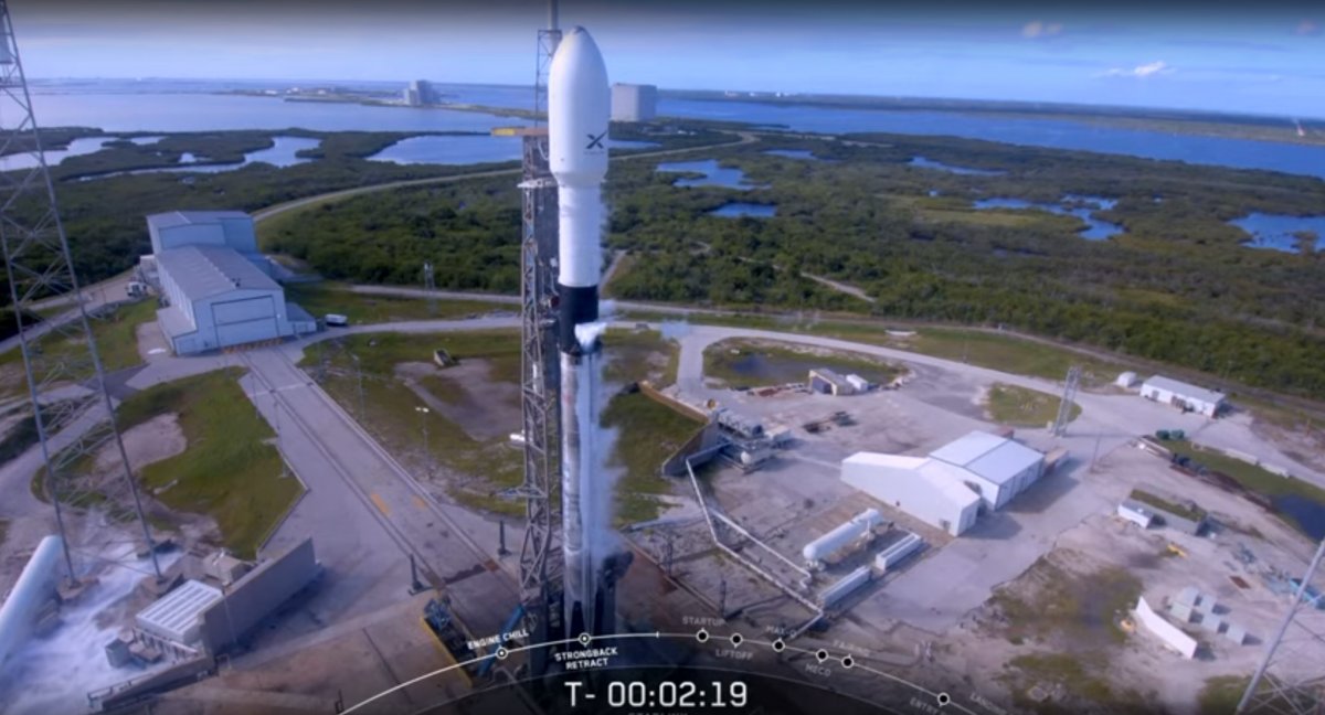 Starlink: SpaceX bringt 60 Internet-Satelliten ins All - heise online