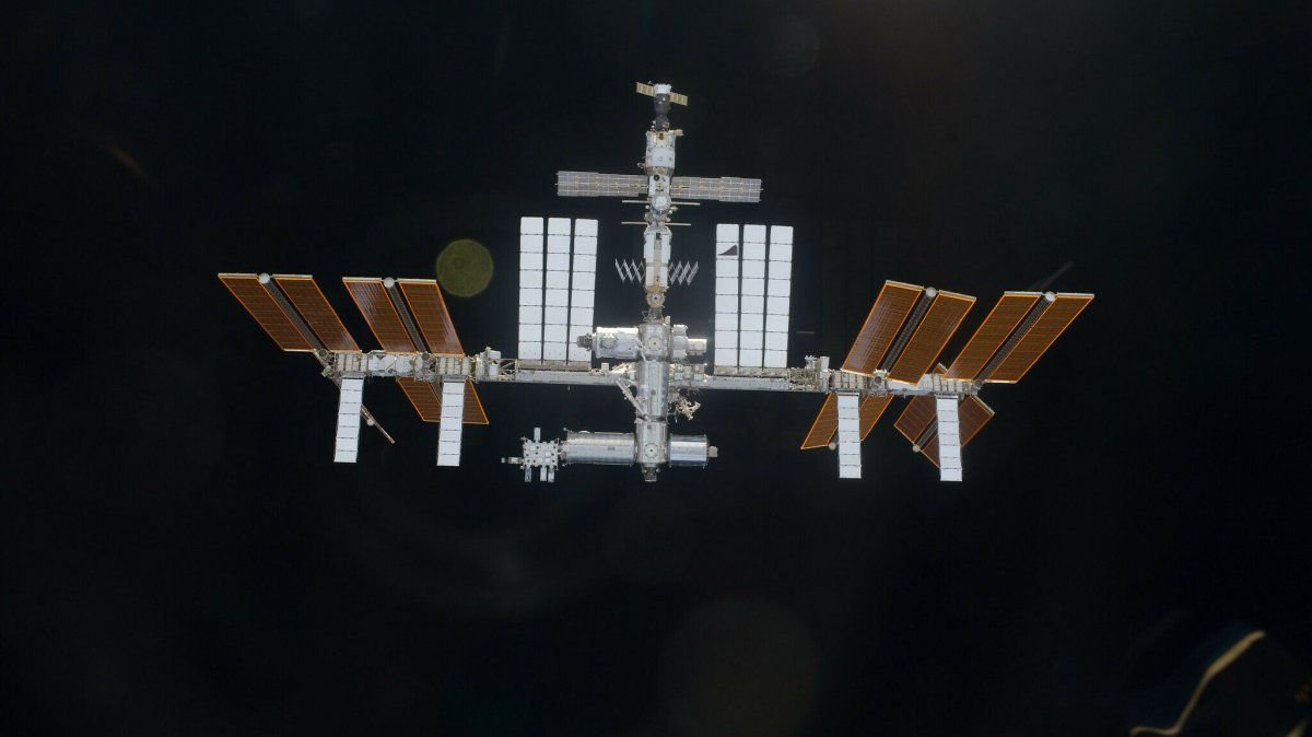 ISS: Besatzung bringt sich vor Weltraumschrott in Sicherheit | heise online