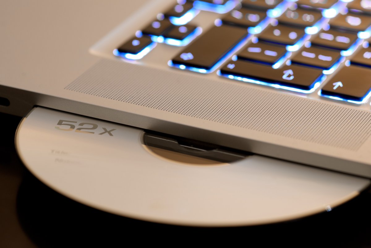 Letztes MacBook mit CD-Laufwerk ist ab Ende Januar "vintage"