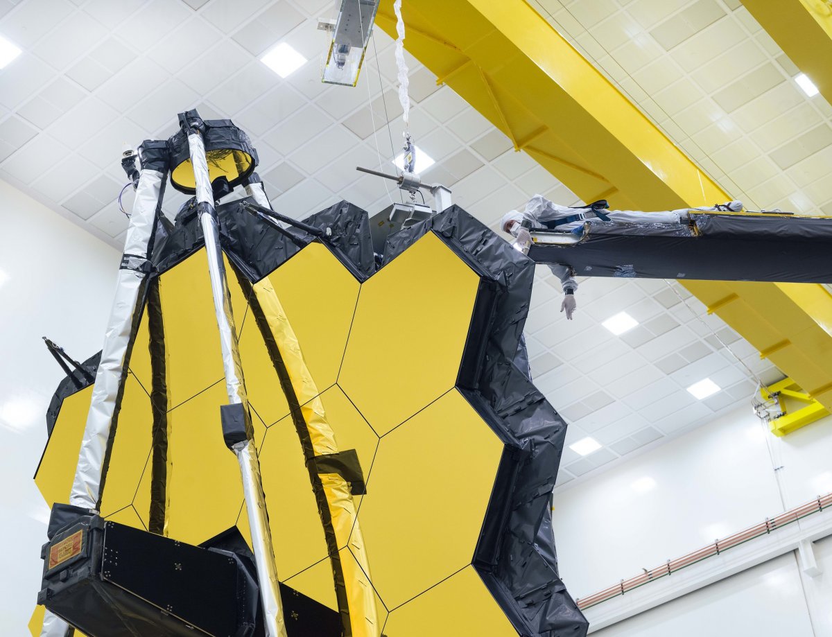 Weltraumteleskop James Webb: Elemente des Hauptspiegels erfolgreich ausgefahren
