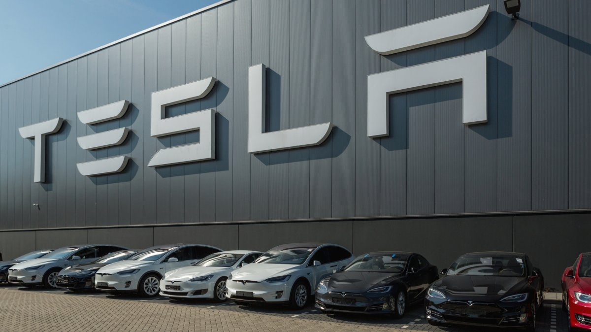 Mobil listrik: Tesla memperoleh nikel senilai US$5 miliar di Indonesia