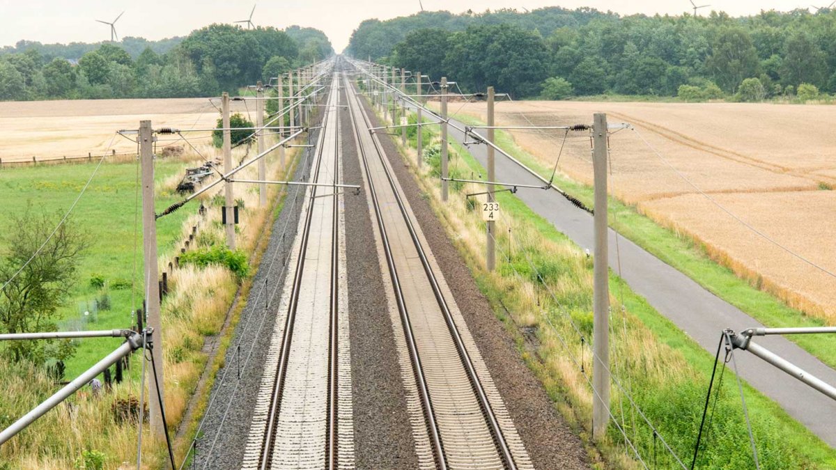 Autobahnen vs. Schiene: Streit über Bahnstrecke Uelzen – Lüneburg