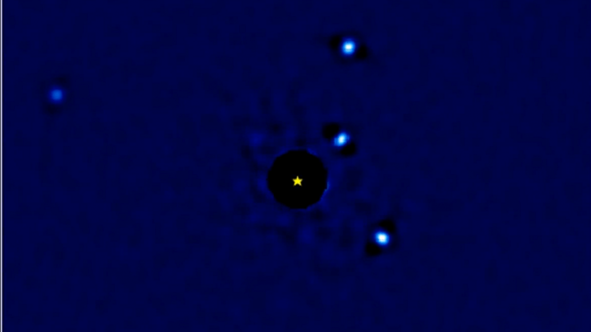 Astronomy: A time-lapse shows the trajectories of four exoplanets orbiting their star
