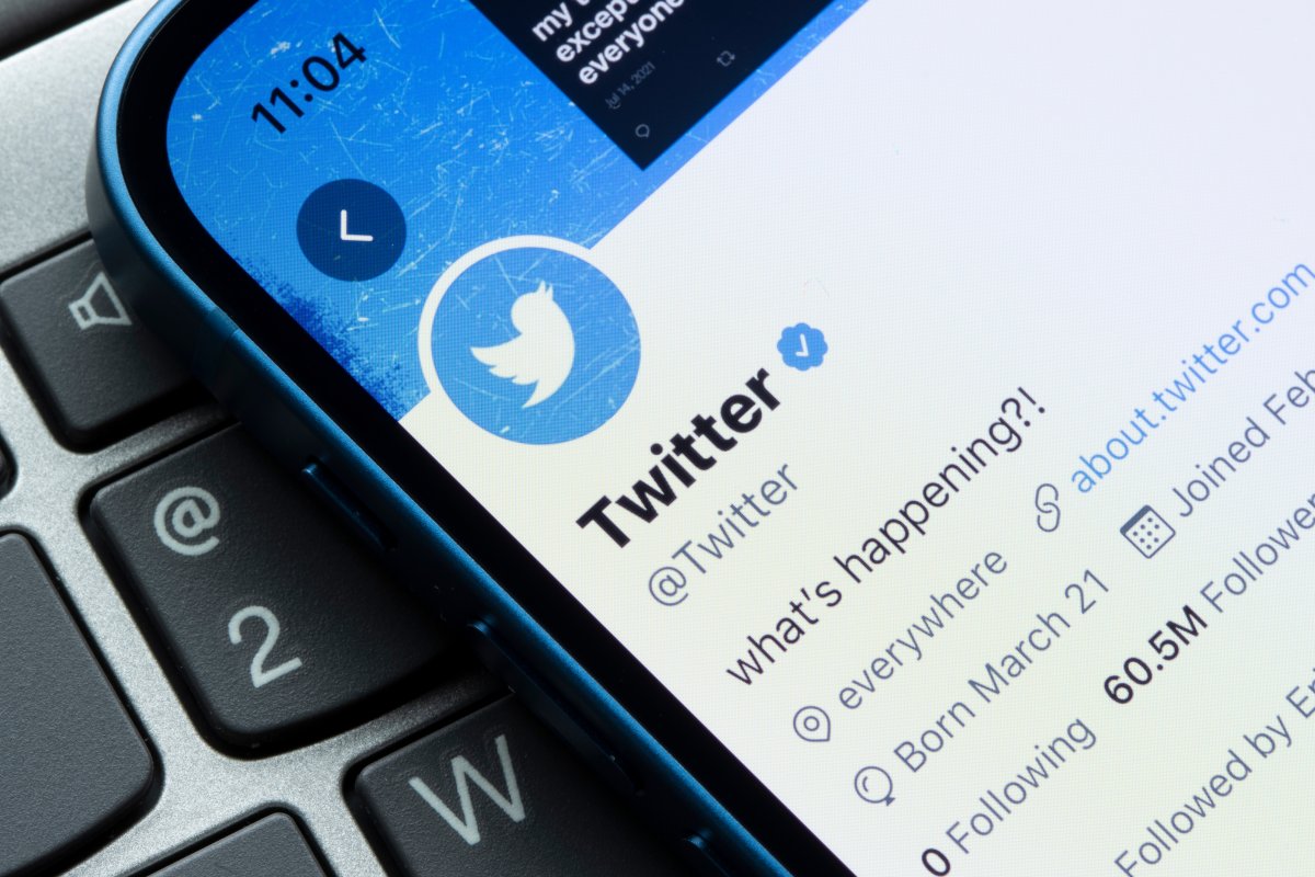 Twitter usunął teraz zweryfikowane niebieskie znaczniki