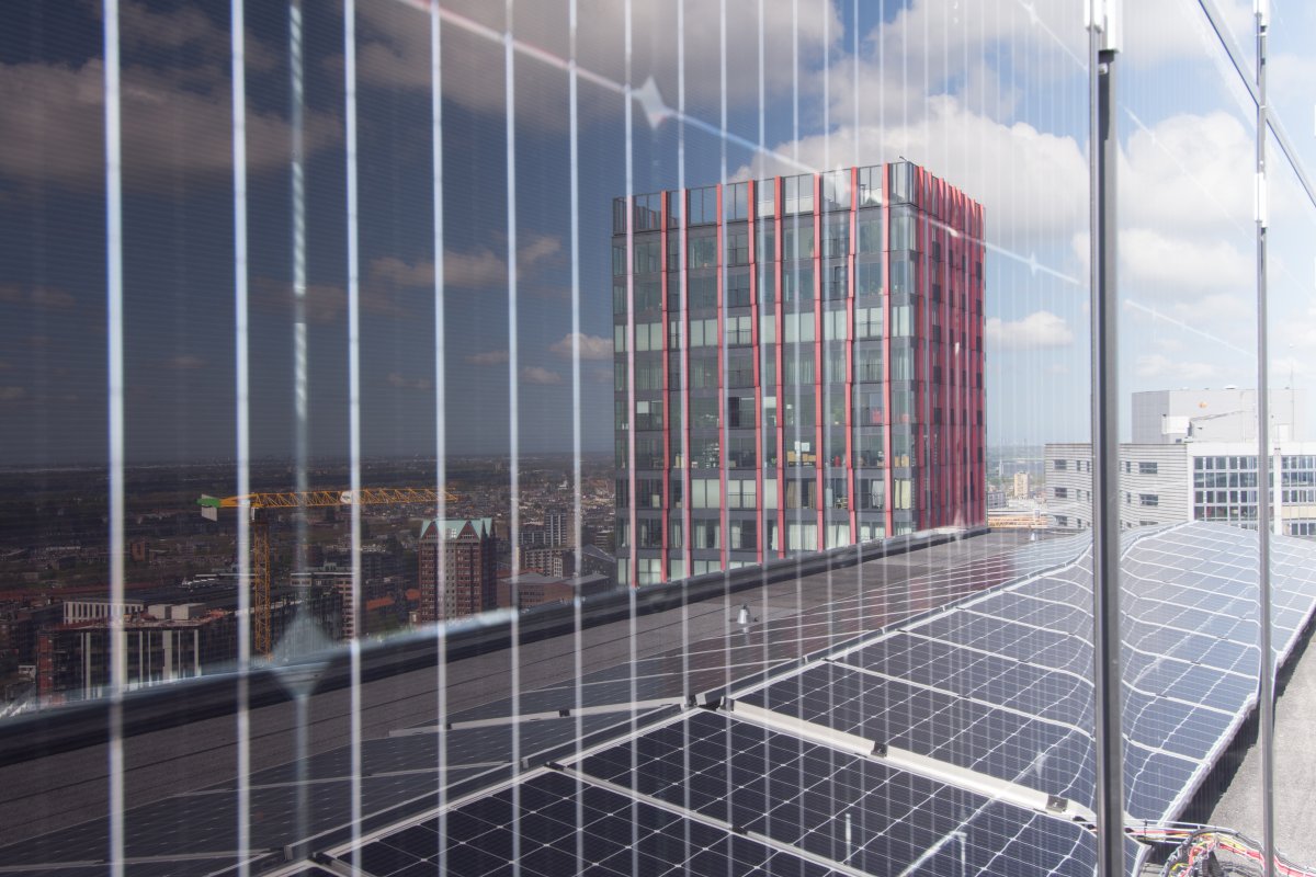 Innovative Technik für grüne Gebäude: Von transparenten Modulen und Solarfolie