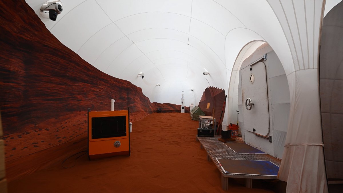 NASA: Vier mensen wonen nu al een jaar op een gesimuleerd Mars-station