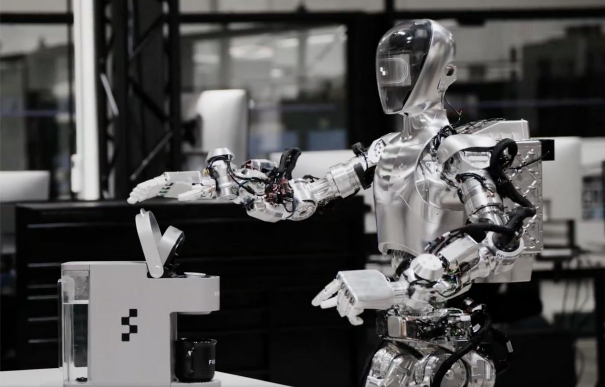 Figure 01: Humanoider Roboter lernt selbstständig aus Videos | heise online