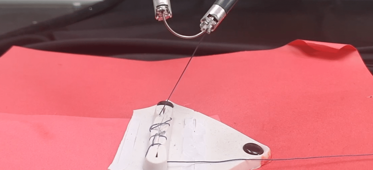 Automatisierung: Dieser Roboter vernäht eine Wunde mit sechs Stichen ganz allein