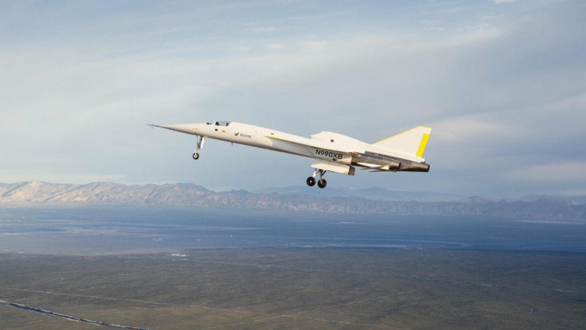 El avión supersónico XB-1 vuela por primera vez  neblina en línea