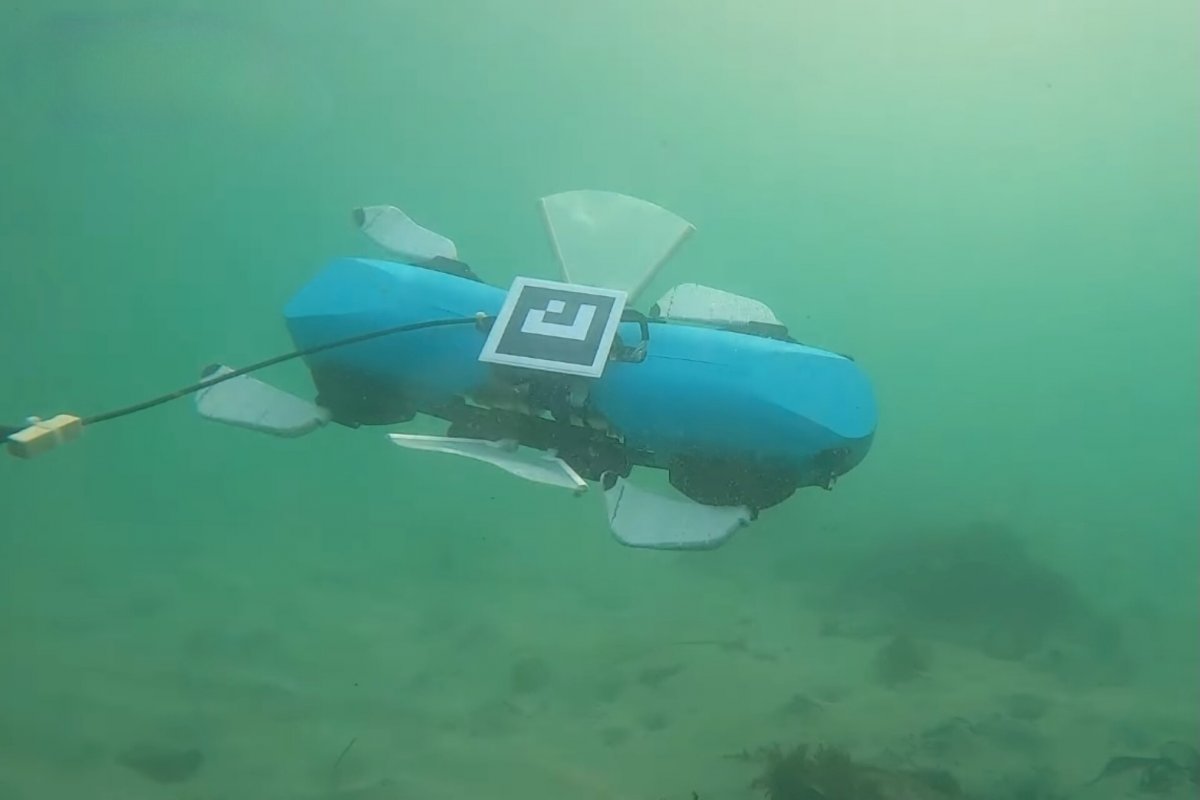 Unterwasserroboter bewegt sich wie eine Meeresschildkröte oder ein Fisch