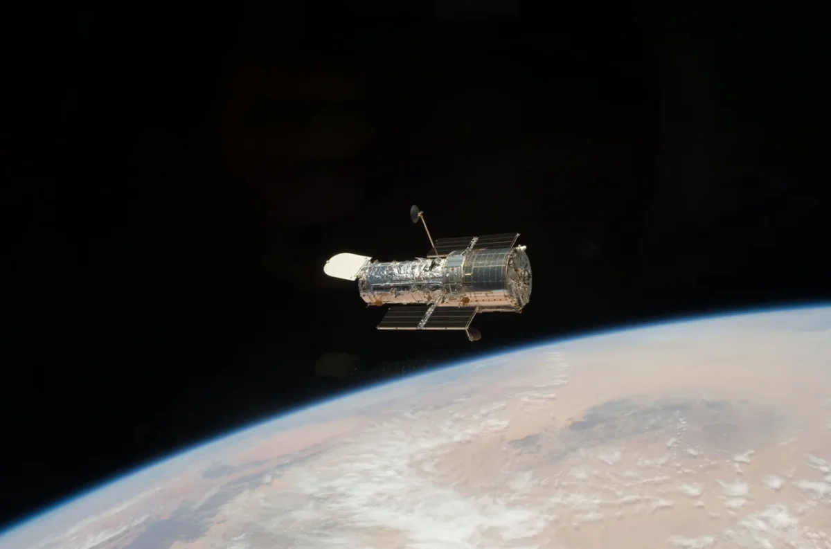 Gyroscope again: The Hubble Space Telescope is back in operation after inactivity