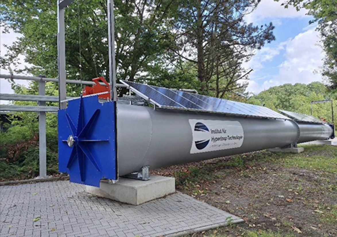 Schwebend durch die Röhre – Hyperloop-Teststrecke eröffnet