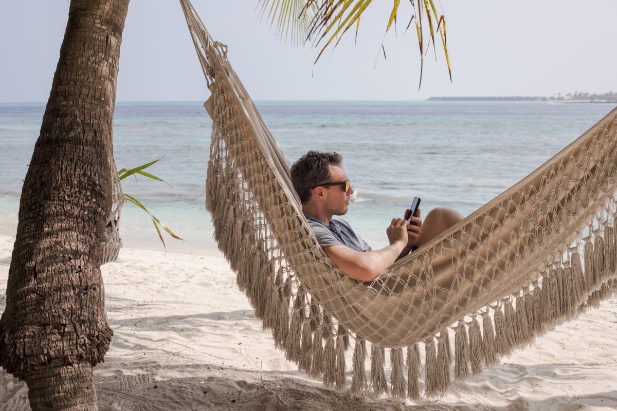 heise-G-nstiges-Internet-im-Urlaub-Mit-eSIM-weltweit-sorglos-surfen