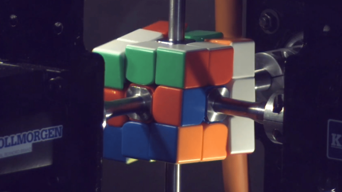 Guinness-Rekord: Studentischer Roboter löst Rubik’s Cube in 0,1 Sekunden