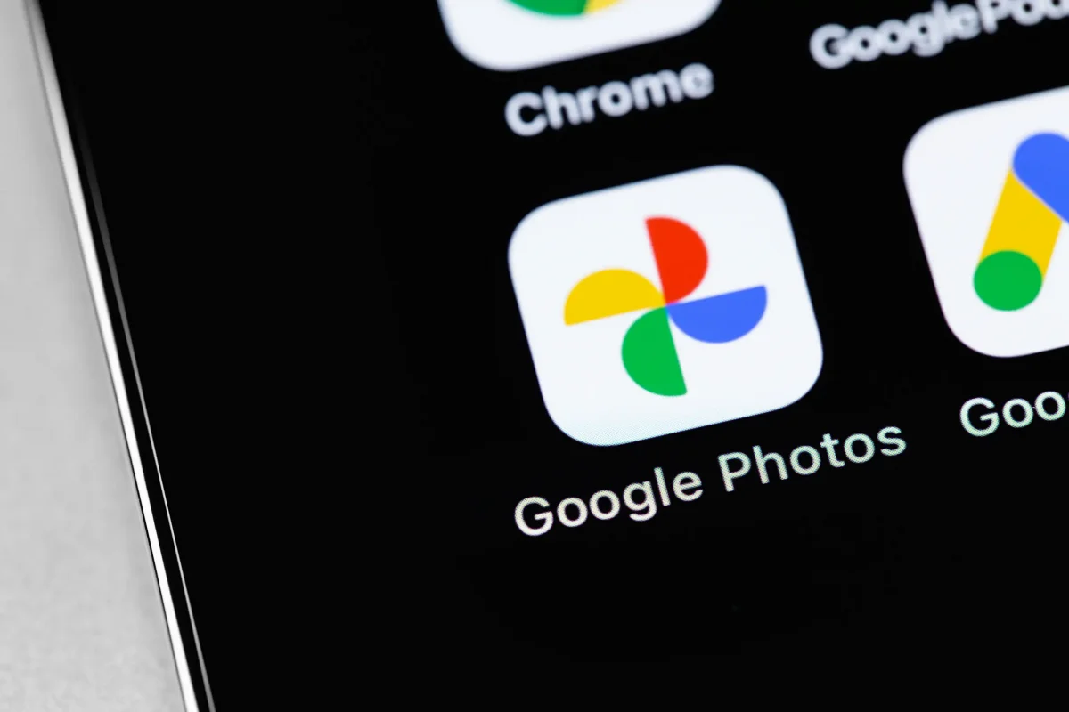 Google setzt die KI-gestützte Suchfunktion "Ask Photos" vorerst aus
