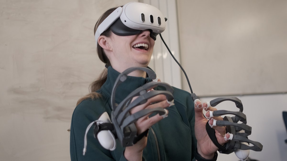 VR-Haptik-per-Exoskelett-Haptikos-Handschuh-geht-in-den-Verkauf