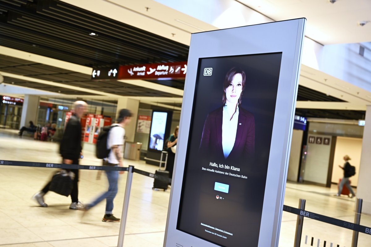 KI-Assistentin "Kiana": Deutsche Bahn testet Sprachbot am Flughafen BER