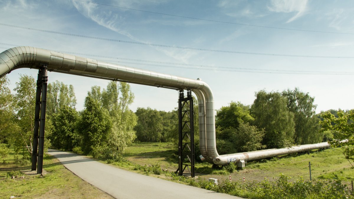 heise+ | Fernwärme: Der Hoffnungsträger, der stark an der Verbrennung hängt