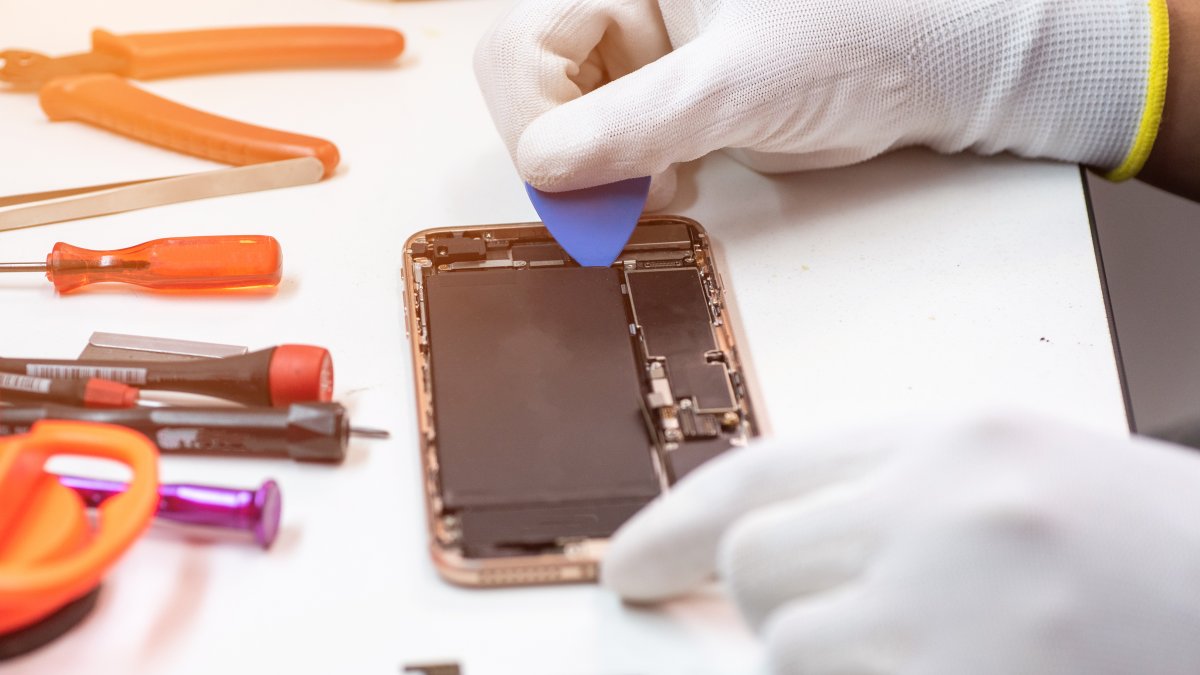 iPhone-17-Pro-angeblich-mit-besserem-Akku-und-h-herer-Displayhelligkeit