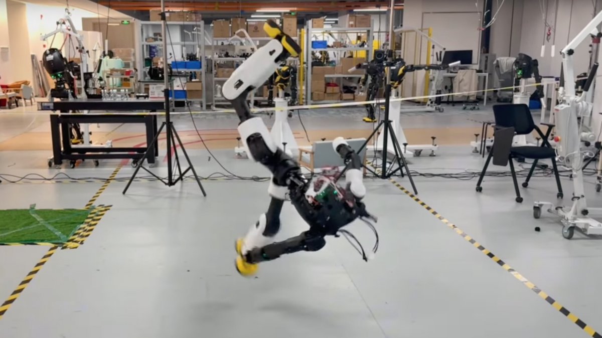 Agibot Lingxi X2: Humanoid Robotlar Webster Flip'i oluşturur