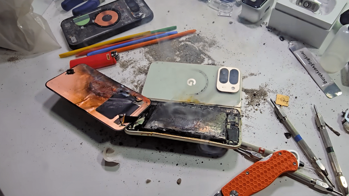 Google-Pixel-10-Pro-Fold-brennt-nach-Biegetest