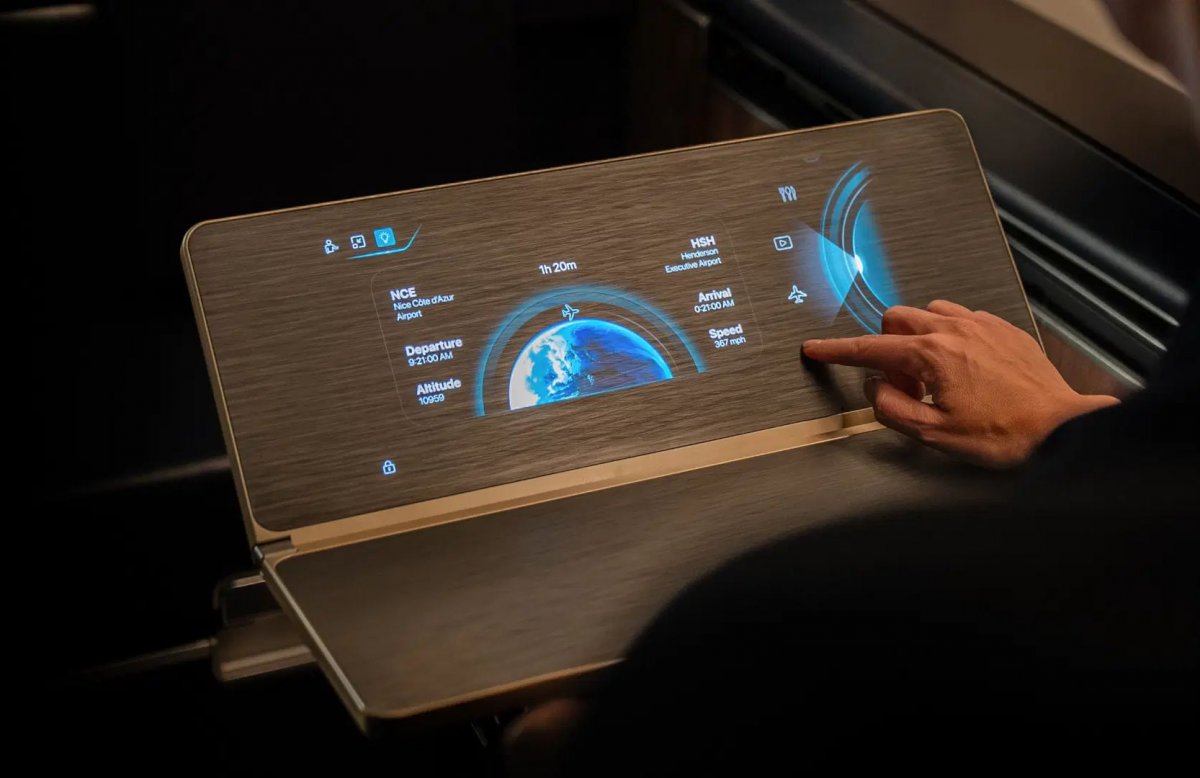 Lufthansa-Technik-macht-den-Tisch-im-Flugzeug-zum-Touchscreen