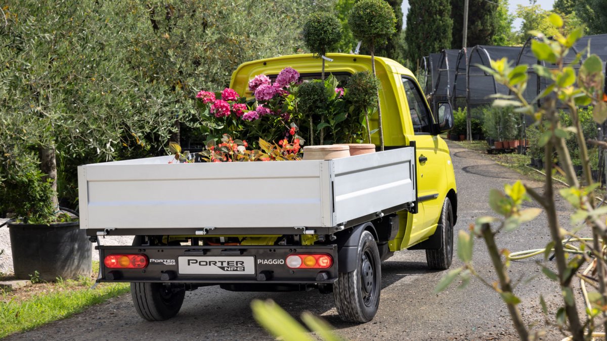 Piaggio-Porter-NPE-Der-Kleintransporter-ist-nun-auch-als-E-Auto-erh-ltlich