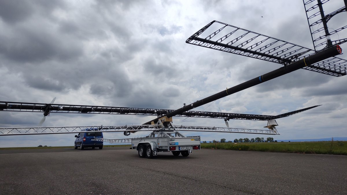 DLR testet unbemanntes hochfliegendes Solarflugzeug HAP-alpha am Boden