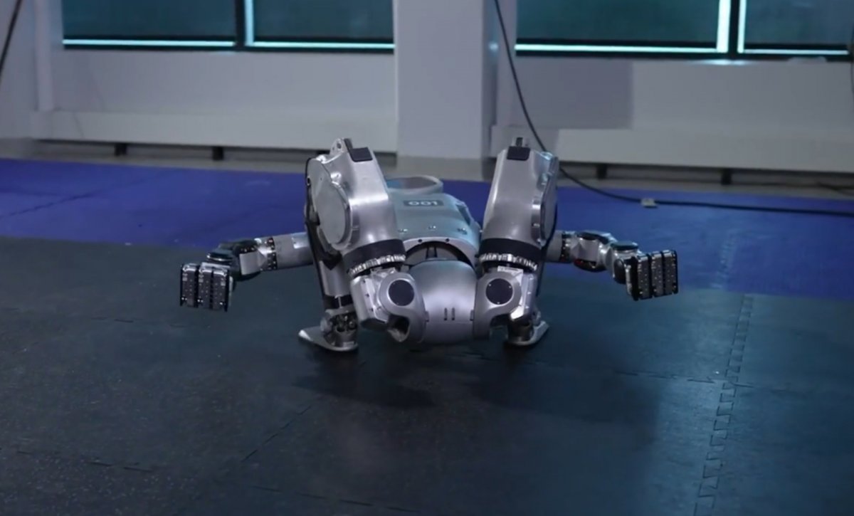 Boston-Dynamics-erkl-rt-merkw-rdiges-Aufstehen-des-humanoiden-Atlas-Roboters
