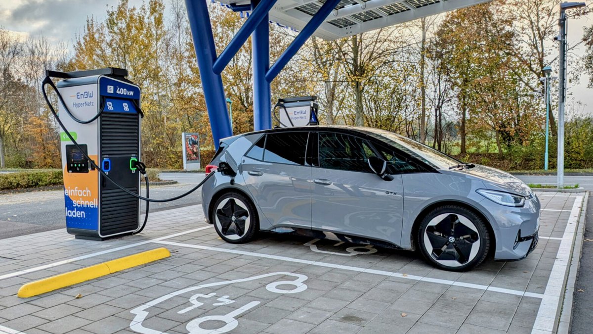 Elektroautos: Zahl der öffentlichen Ladepunkte steigt auf knapp 200.000