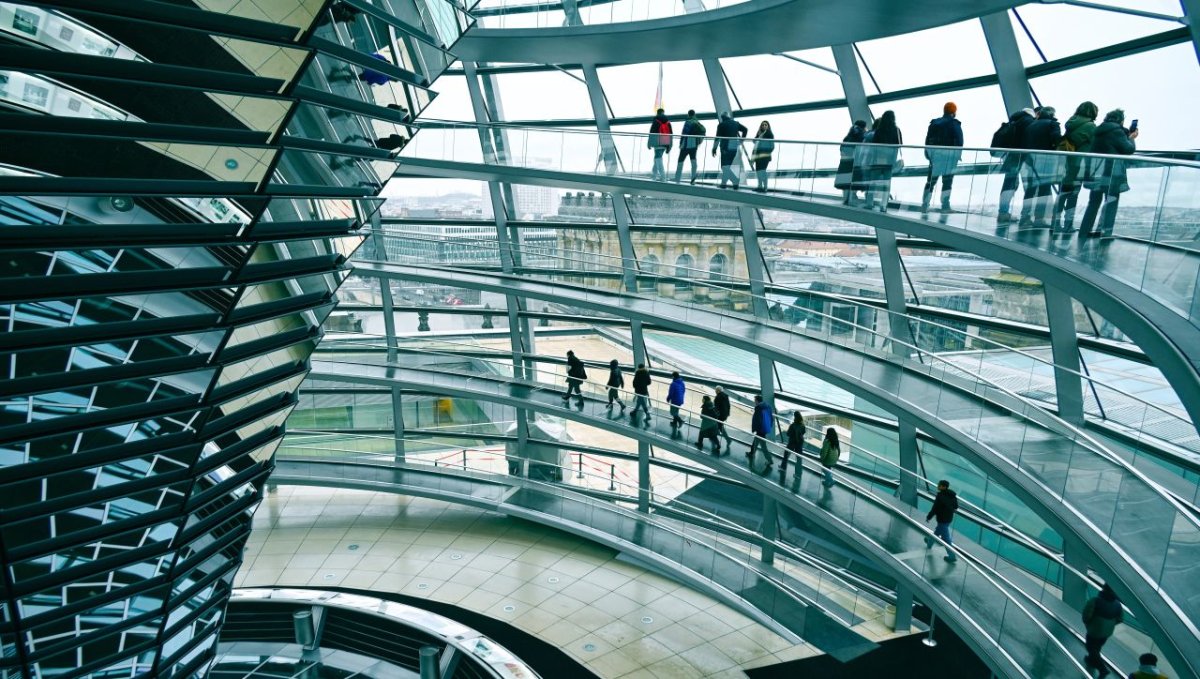 Germany: Trust in democracy stable - | Frustration with politics enormous