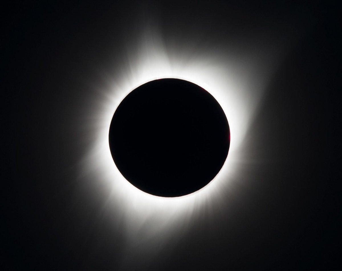 heise+ | Mond- und Sonnenfinsternis im August 2026: So planen Sie Beobachtung und Fotos