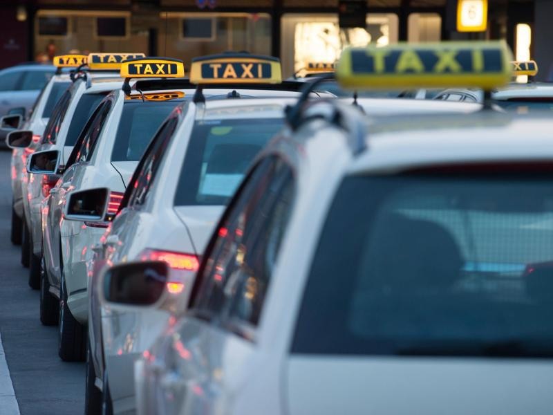 Taxibranche startet mit "WhatsApp Taxi" Bestellung per Chat