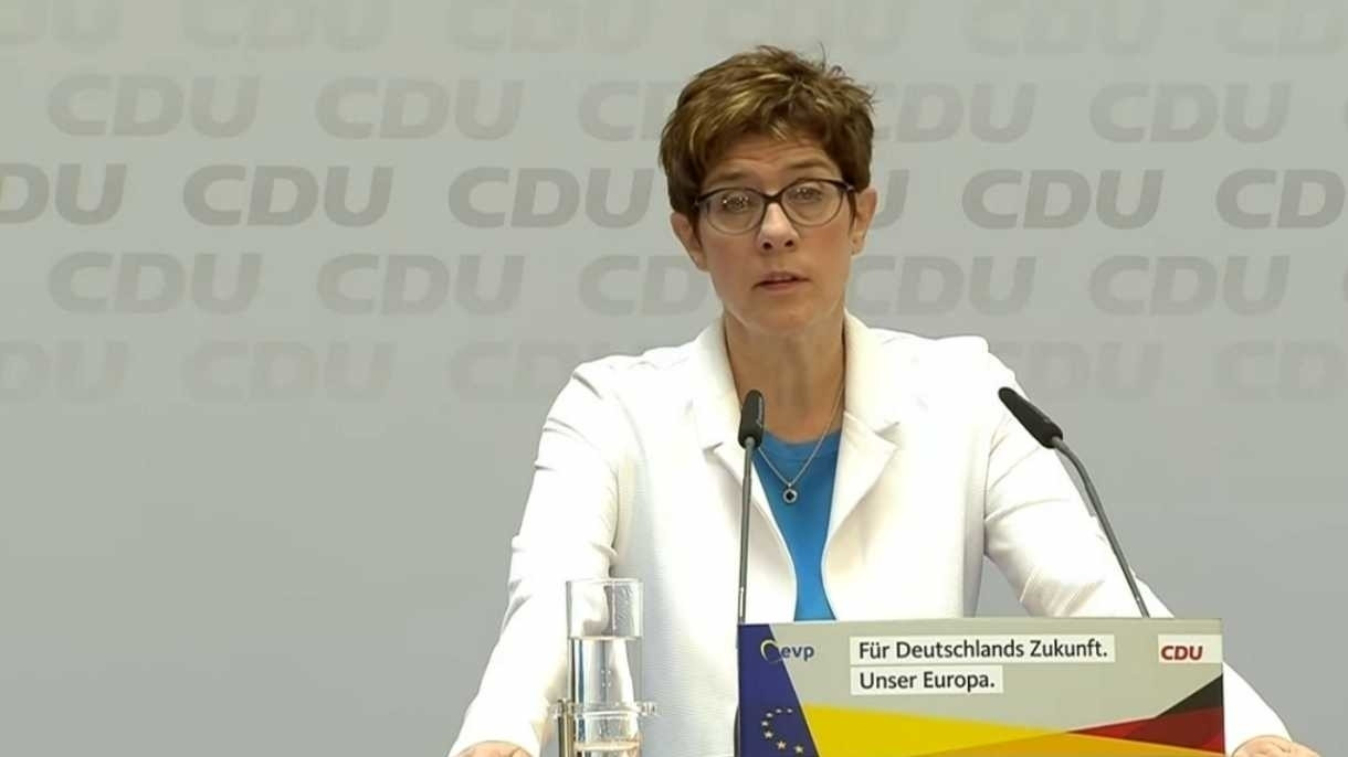 cdu-chefin zu regeln fürs internet: möchte wissen, wer kommentiert