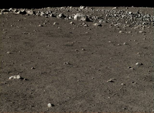 Chang'e 3 und Yutu auf dem Mond