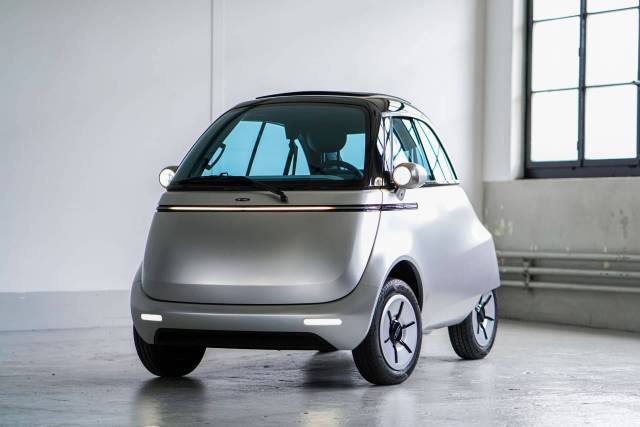 Elektro-"Knutschkugel" Microlino in neuem und im altem Design