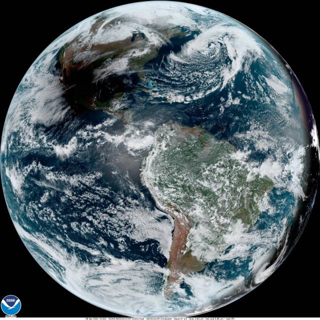 Satellitenaufnahme der Sonnenfinsternis 2024