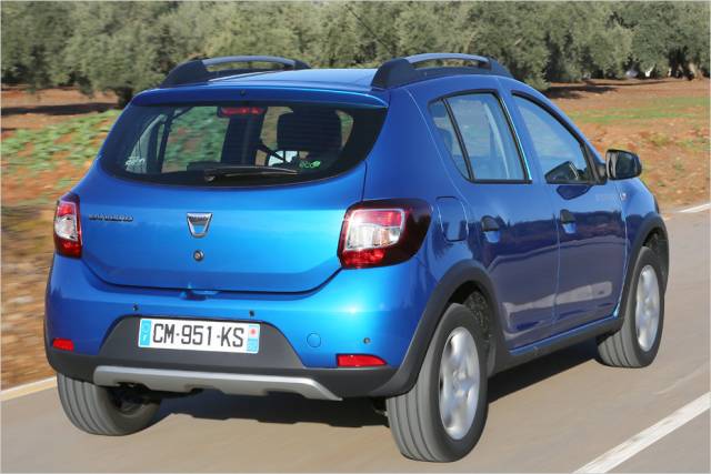 Silberfarbene Blenden an Front und Heck verleihen dem Stepway einen Hauch von SUV-Optik.