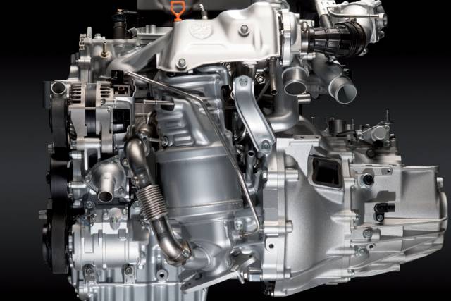 Der Motor von links, diese Seite wird im Auto nach hinten zeigen.