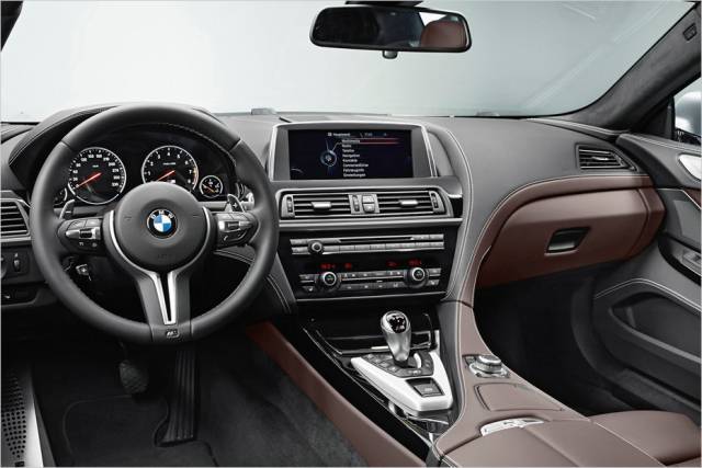 BMW hat vorgesorgt: Der Tacho geht bis 330 km/h.