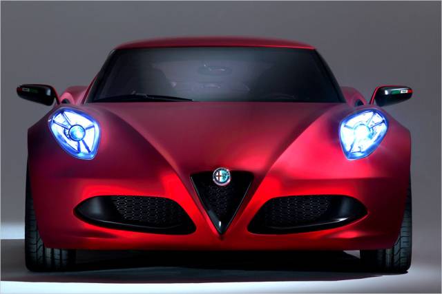 Die Frontpartie ist unverkennbar Alfa Romeo.