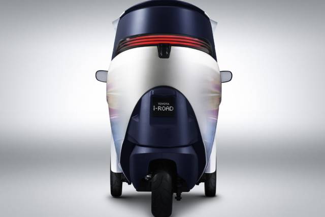 Kabinenroller trifft Neigetechnik: Der Toyota i-Road